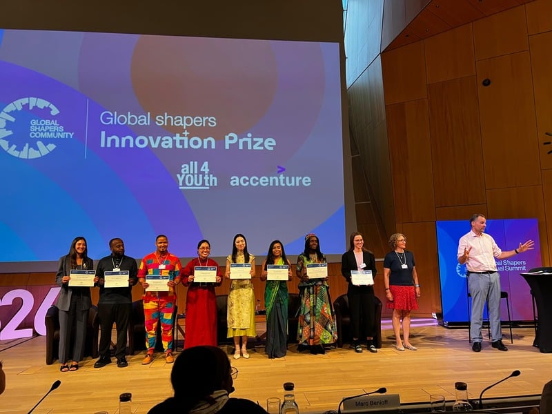 STEM UP! recibiendo el Innovation Prize en el Global Shapers Annual Summit de Ginebra